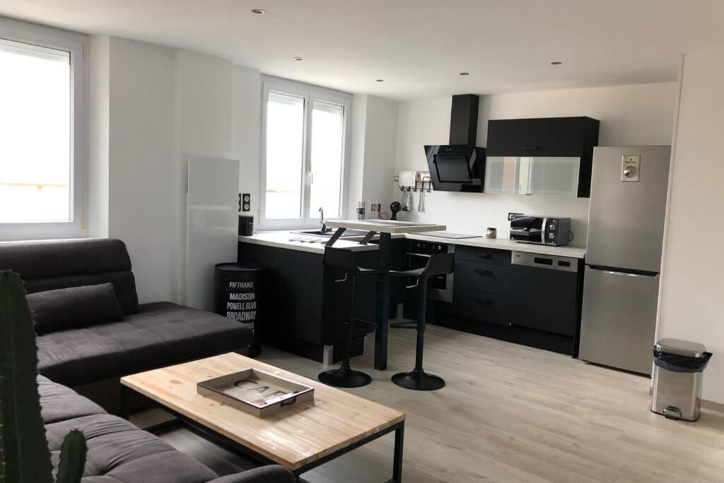 Appartement De Adrien Garage Prive Charleville-Mézières Eksteriør bilde